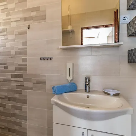 Apartment Gorgeous In With Wifi Medulin